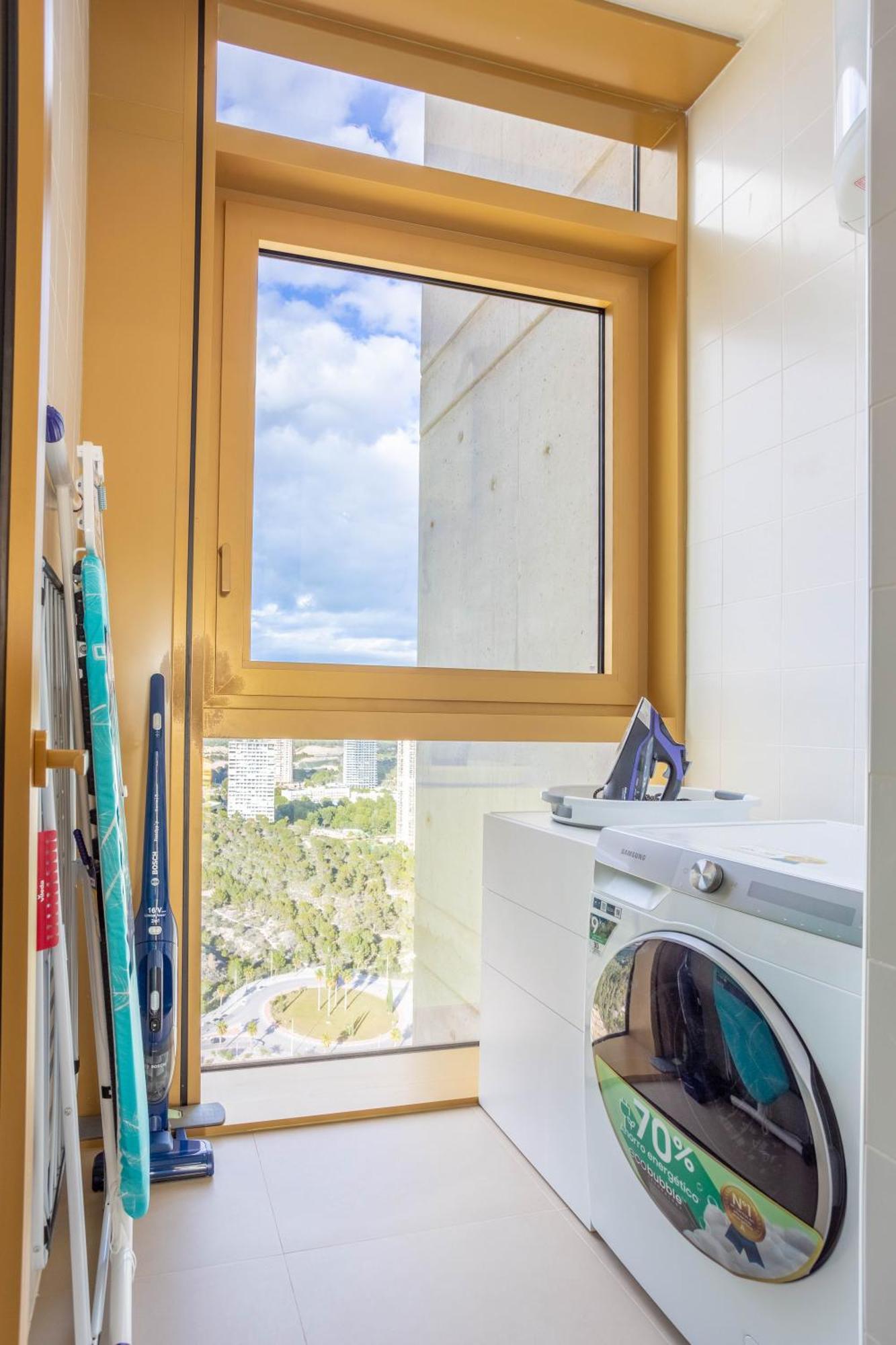 Intempo By Holuxe - 284 - 28Th Floor Apartment Benidorm Luaran gambar